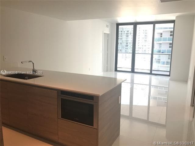 Foto del edificio - 1300 S Miami Ave