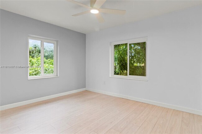 Building Photo - 5900 SW 44th Terrace