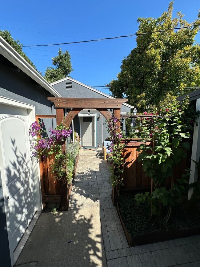 Foto del edificio - 1163 1/2 Park Blvd - West Sacramento 95691