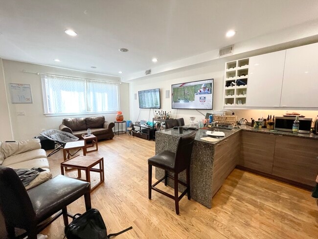 Building Photo - 283 Dorchester St