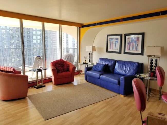 Photo - 300 N State St Apartment