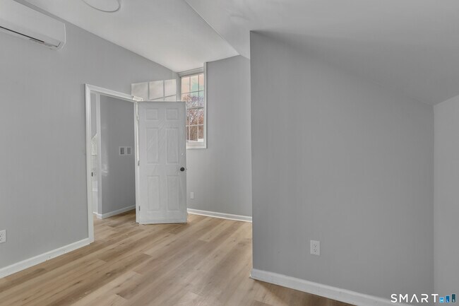 Foto del edificio - 196 Hartford Rd