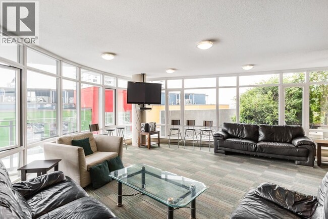 Building Photo - 892 Carnarvon St