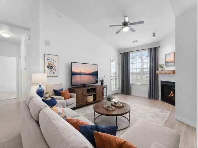 Foto del edificio - 2BR Condo w/ Fireplace, In-Unit Laundry & A/C in Parker