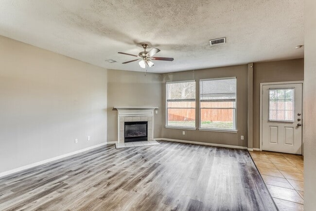 Foto del edificio - 21902 Willow Shadows Dr