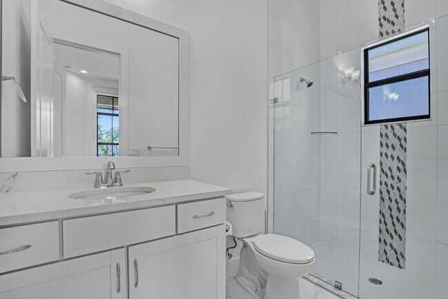 Foto del edificio - 13501 Artisan Cir