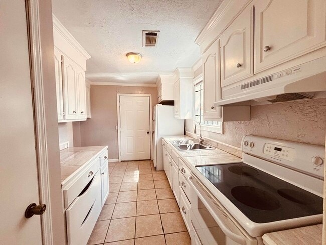 Building Photo - 234 Culbertson Ave