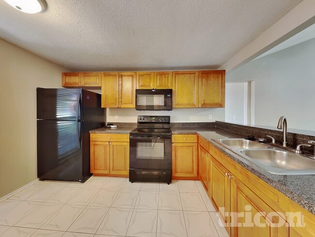 Building Photo - 10217 Carriage Glen Ct