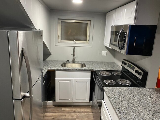 Building Photo - 4 Saratoga Ave