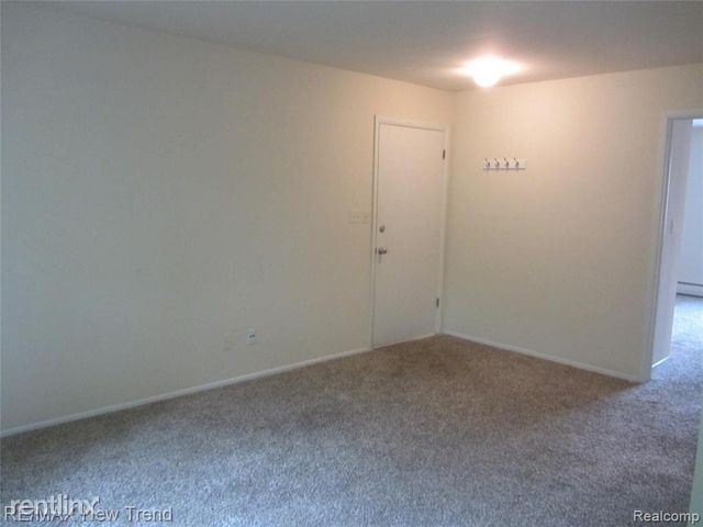 Foto del edificio - 1 br, 1 bath Condo - 31831 Grand River Ave...