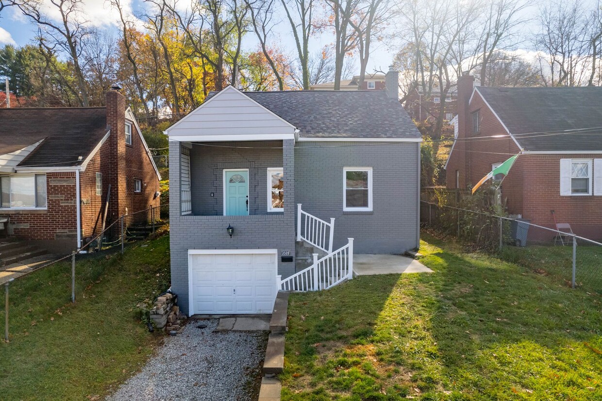 Foto principal - FULLY RENOVATED BEDROOM IN MUNHALL! LEASE ...