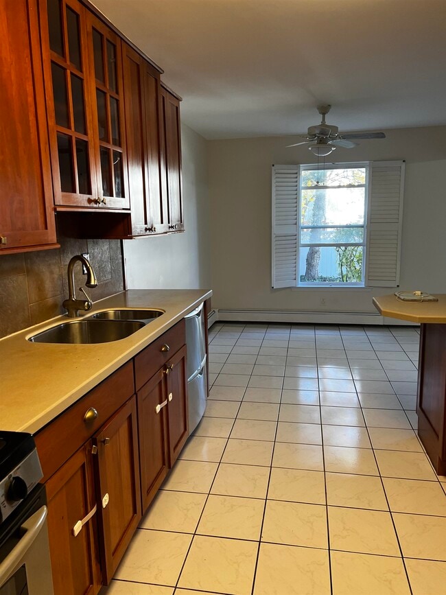 Building Photo - 32 Riverview Ct