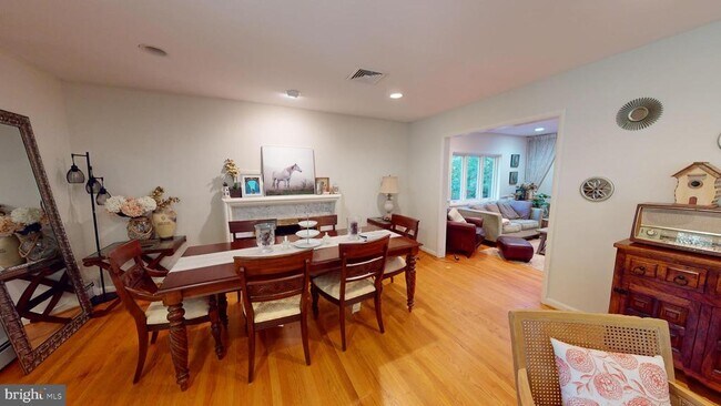 Building Photo - 1515 Crestwood Ln