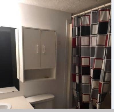 Building Photo - 3 bed 1.5 bath - Large unit - closer to Olds College