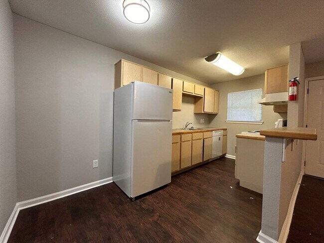Foto del edificio - 831 W 25th Street Unit 7