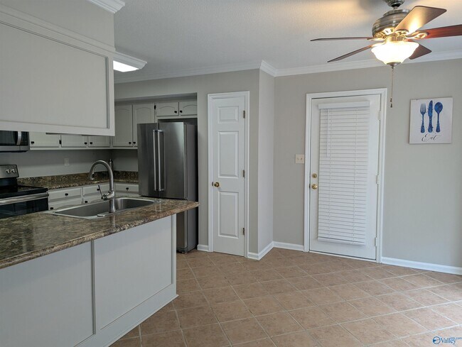 Foto del edificio - 2504 Weatherstone Rd SE