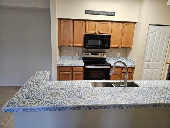 Foto del edificio - 9833 Baywinds Blvd