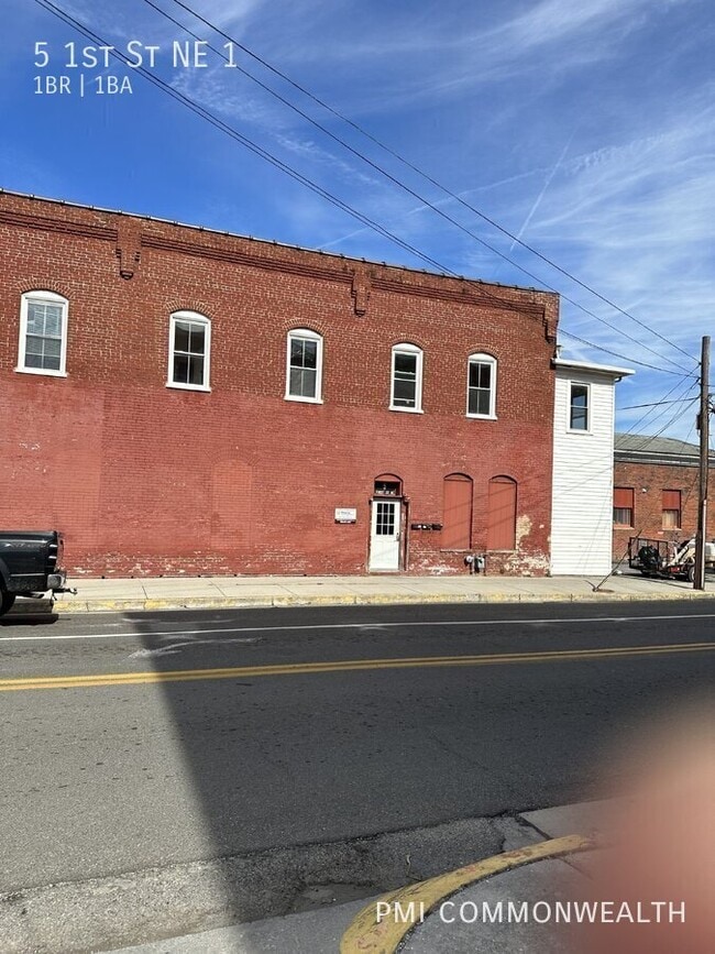 Building Photo - 5 1st St NE
