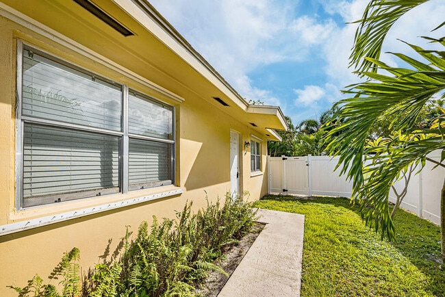 Building Photo - 260 NE 13th St