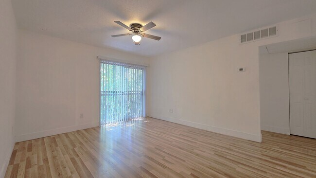 Foto del edificio - 1 bed, 1 bath, 2nd floor, condominium