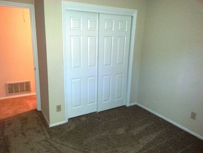 Building Photo - 910 Dolphin Ct