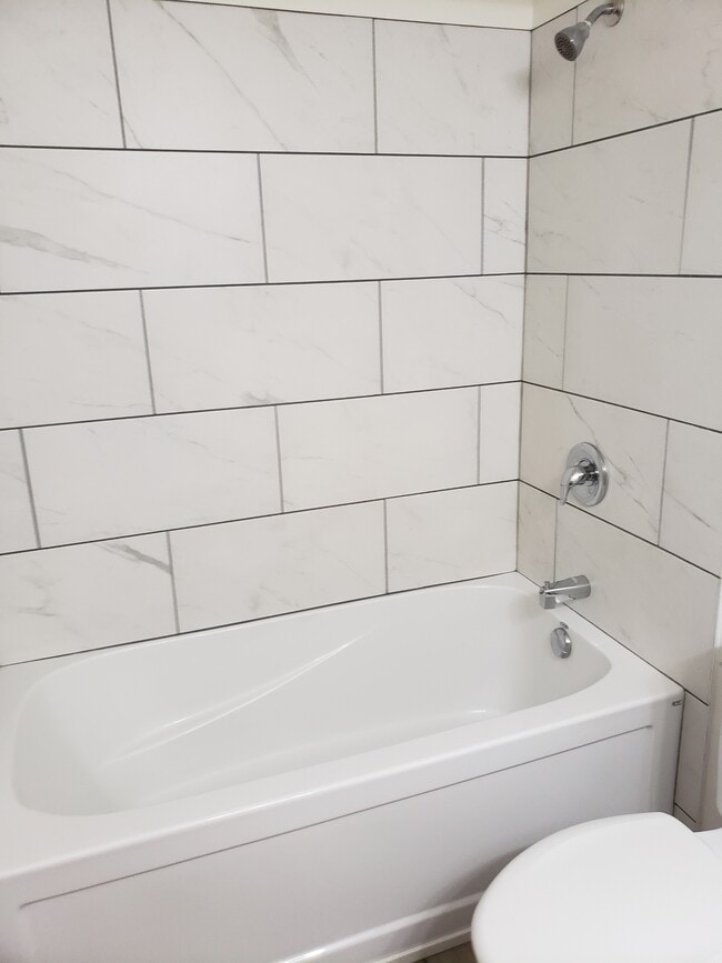 Building Photo - 908 Cook St