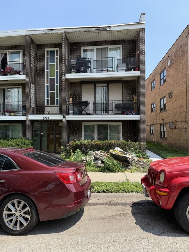 Building Photo - 5743 S Kenton Ave