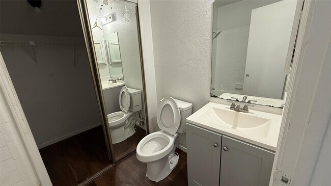 Foto del edificio - 9839 Walnut St