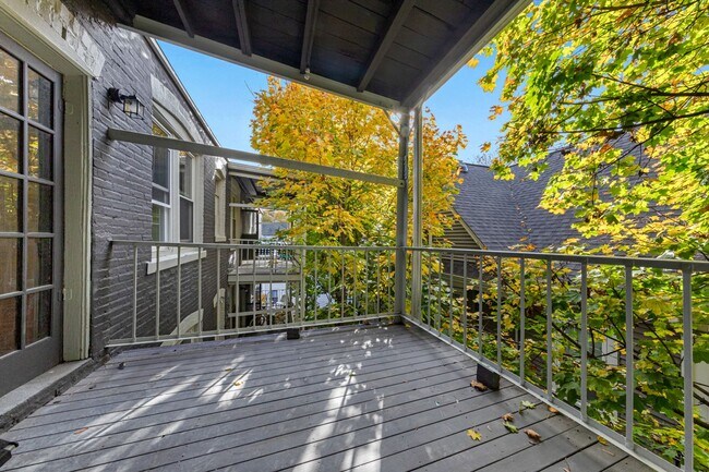 Foto del edificio - Luxurious Oak Sq. 3-Bed/1Ba; Washer/Dryer in Unit