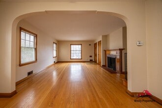 Building Photo - 2128 NE Weidler St