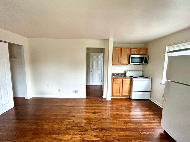 Living Space - 3918 N Clerose Cir