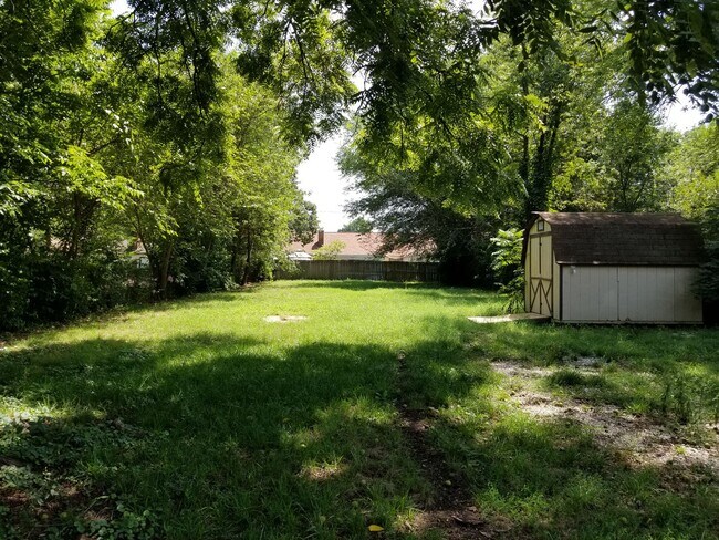Building Photo - Cute 2 bedroom 1 bath recently renovated home