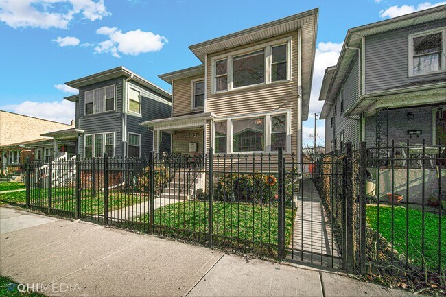Building Photo - 3805 N Sacramento Ave