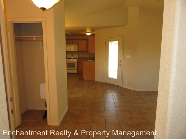 Building Photo - 508 Los Pinos St