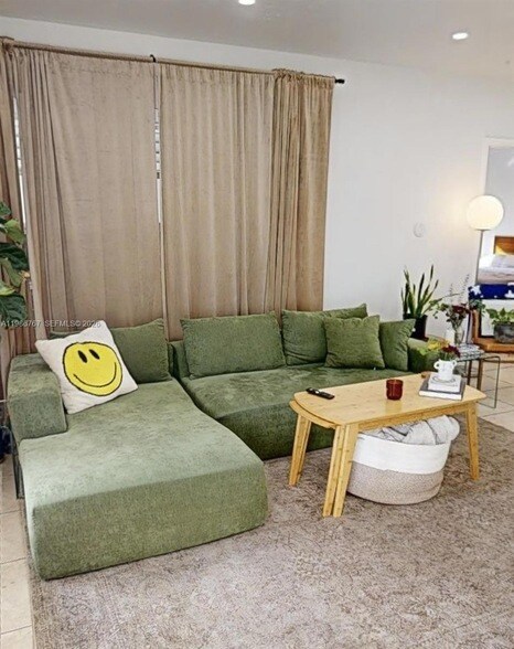 Building Photo - 281 NE 112th St