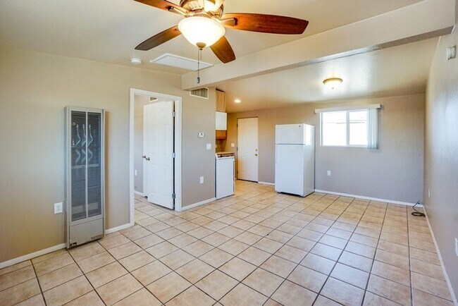Building Photo - Adorable Central 1 bed 1 bath w/ Spacious ...