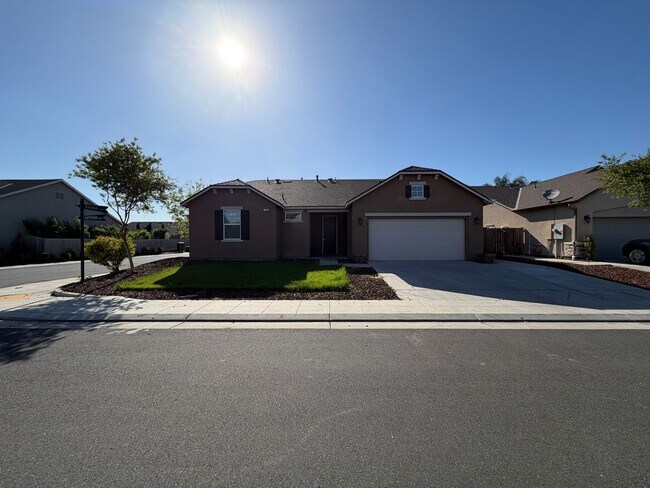 Foto del edificio - Nice home for rent in gated community in Tulare!