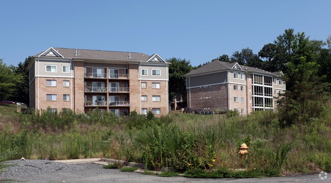 Briarwood Apartaments - Briarwood Apartments