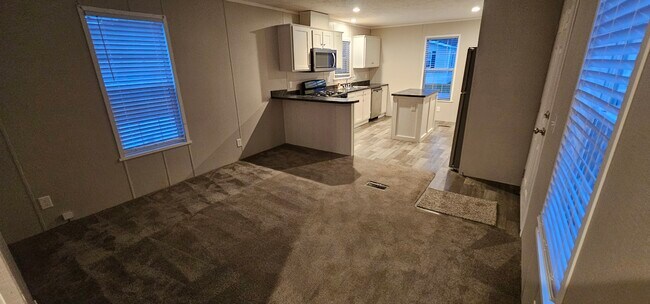 Foto del edificio - 207 Redwood Ct