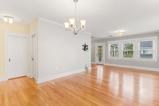 Building Photo - 31 Myrtlebank Ave