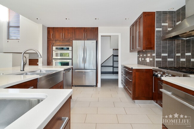 Building Photo - Spacious Executive 5 Bedroom Home with Water Views & Beautiful Outdoor Space