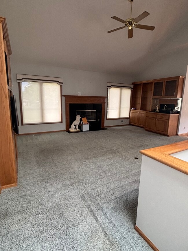 Living - 9134 Pioneer Ct