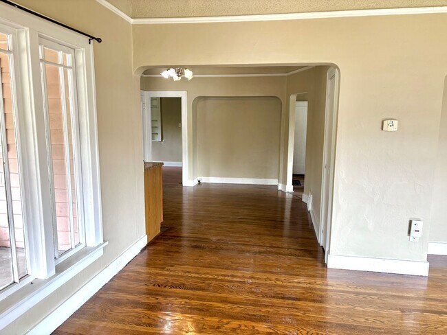 Foto del edificio - Historic Milwaukie 3 bedroom bungalow with...