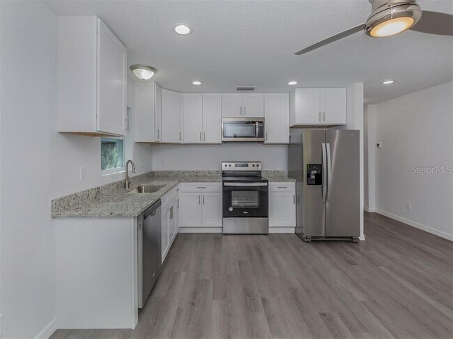 Building Photo - 114 Pearl Ave S