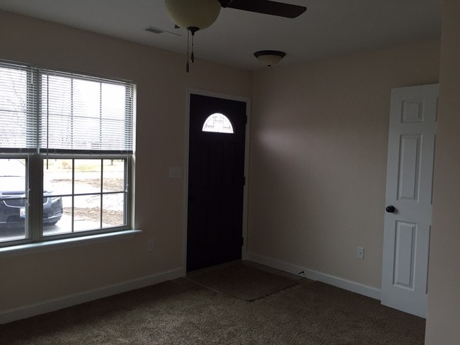 Building Photo - 10527 Ellis Rd