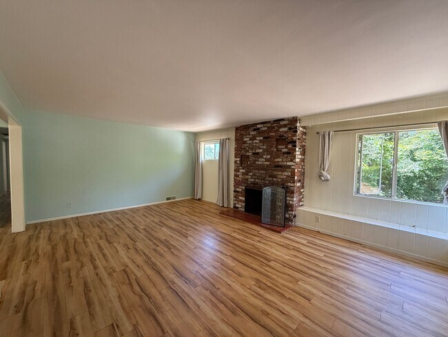 Foto del edificio - Large Ranch-Style Home in Vista