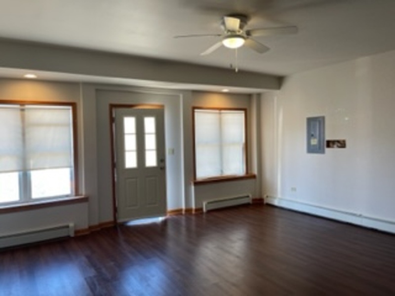 Primary Photo - 108 Main St