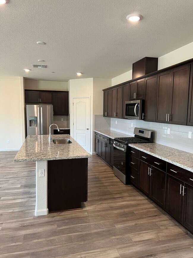 Building Photo - Gorgeous Newer Meadowlands Residence 3 Model, 4 Bedroom Unit