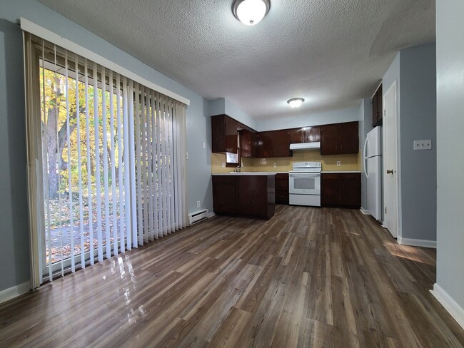 Foto del edificio - 2206 Welch Dr