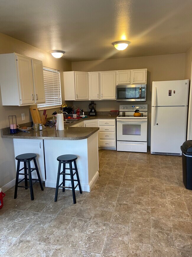 1732 N Riverside Ave Unit 1732, Provo, UT 84604 Apartments in Provo